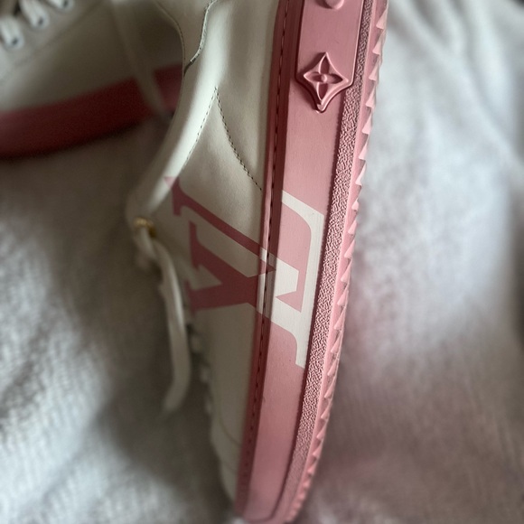 Pink and white shoes - Picture 4 of 6